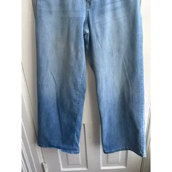 Banana Republic High-Rise Wide-Leg Jeans | Light Wash | Petite 28/6 - Picture 4 of 8